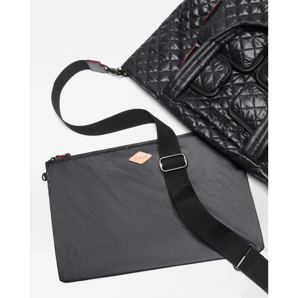 BLACK MEDIUM METRO TRAVEL TOTE