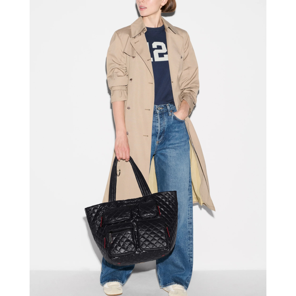 BLACK MEDIUM METRO TRAVEL TOTE