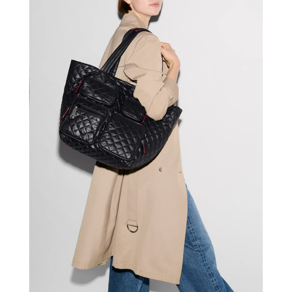 BLACK MEDIUM METRO TRAVEL TOTE