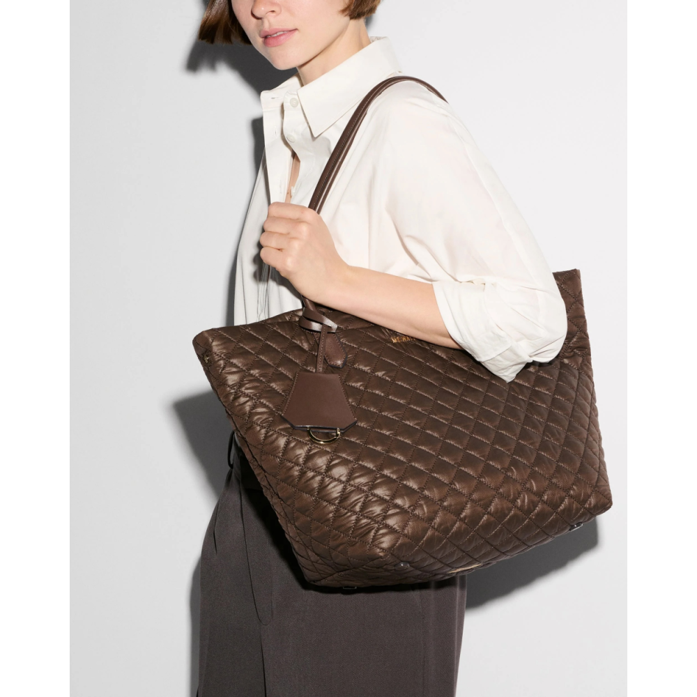 MEDIUM METRO DAILY TOTE WALNUT