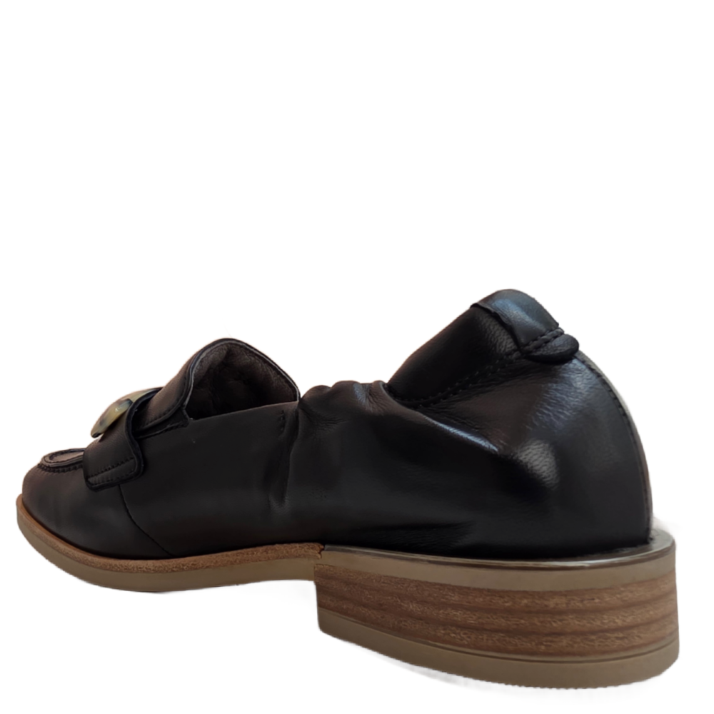 8.35.72 GERALDA BLACK