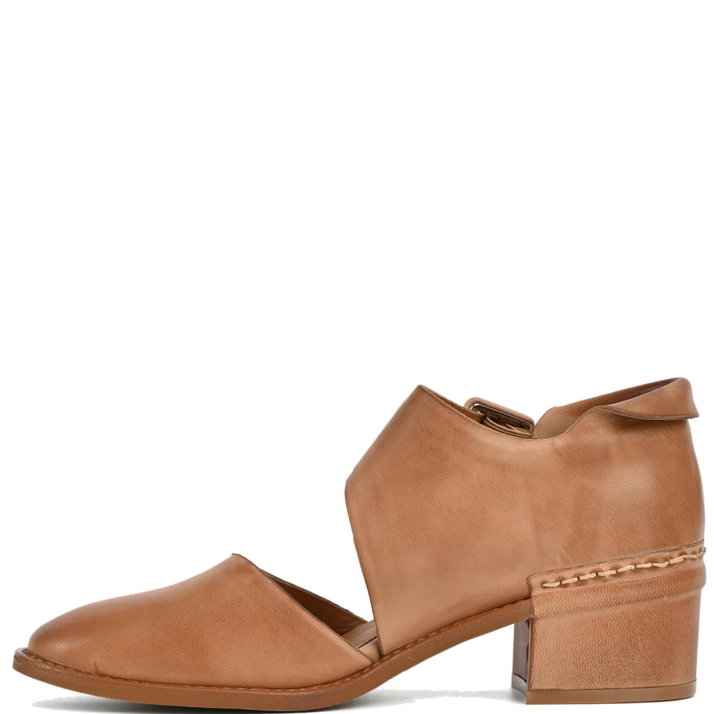 O44 SARAH TAUPE