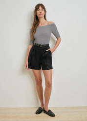 FAVORITE SHORT BLACK